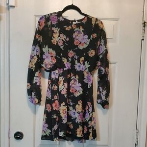 NWT ✨ WAYF floral mini dress — the perfect mix of feminine, flowy, and effortles